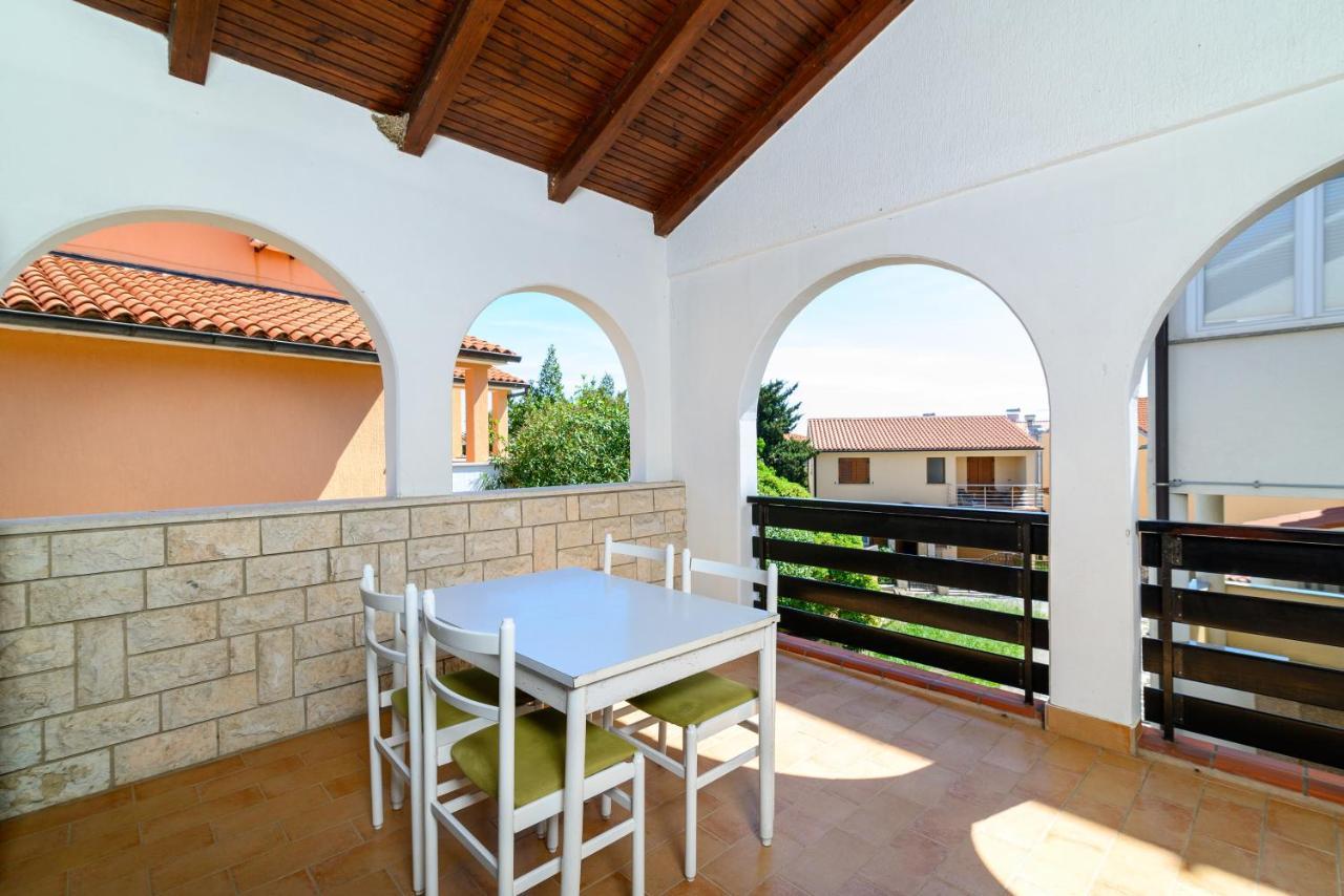 Apartments With A Parking Space Premantura, Medulin - 2228 Екстериор снимка