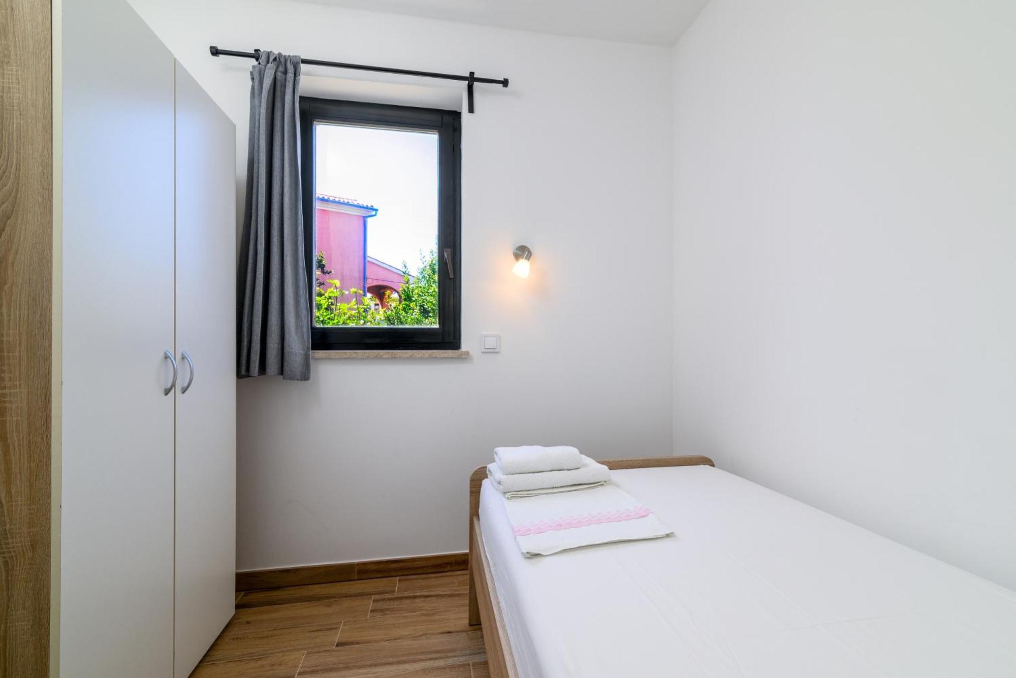 Apartments With A Parking Space Premantura, Medulin - 2228 Стая снимка